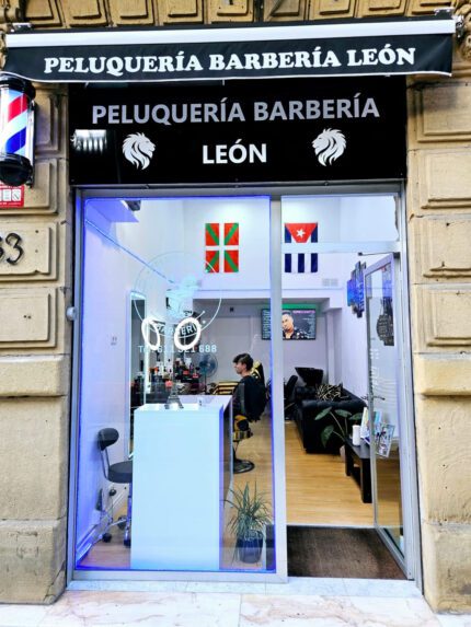 ROTULO EN DIBOND PARA TIENDA MiA Grabado Láser